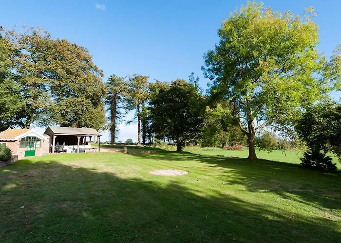 Firs Sleeps 15 Stunning Country House With Hot Tub