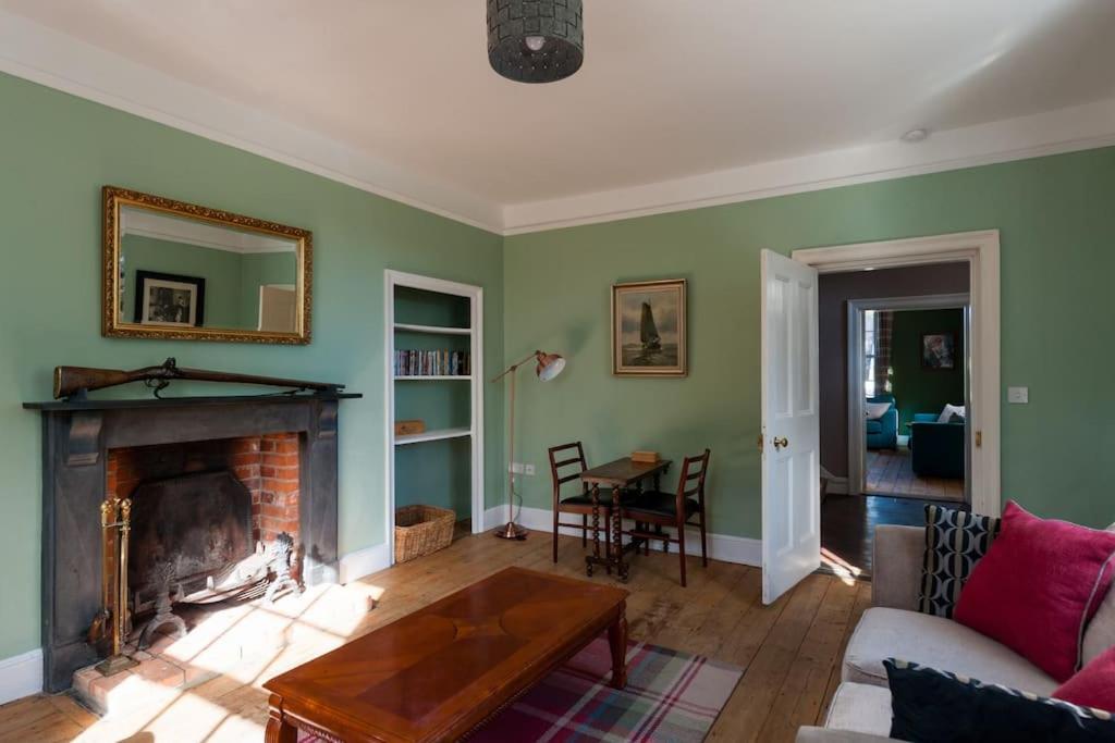 Firs Sleeps 15 Stunning With Hot Tub Sudbourne