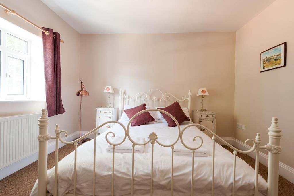 Firs Sleeps 15 Stunning With Hot Tub Holiday home *