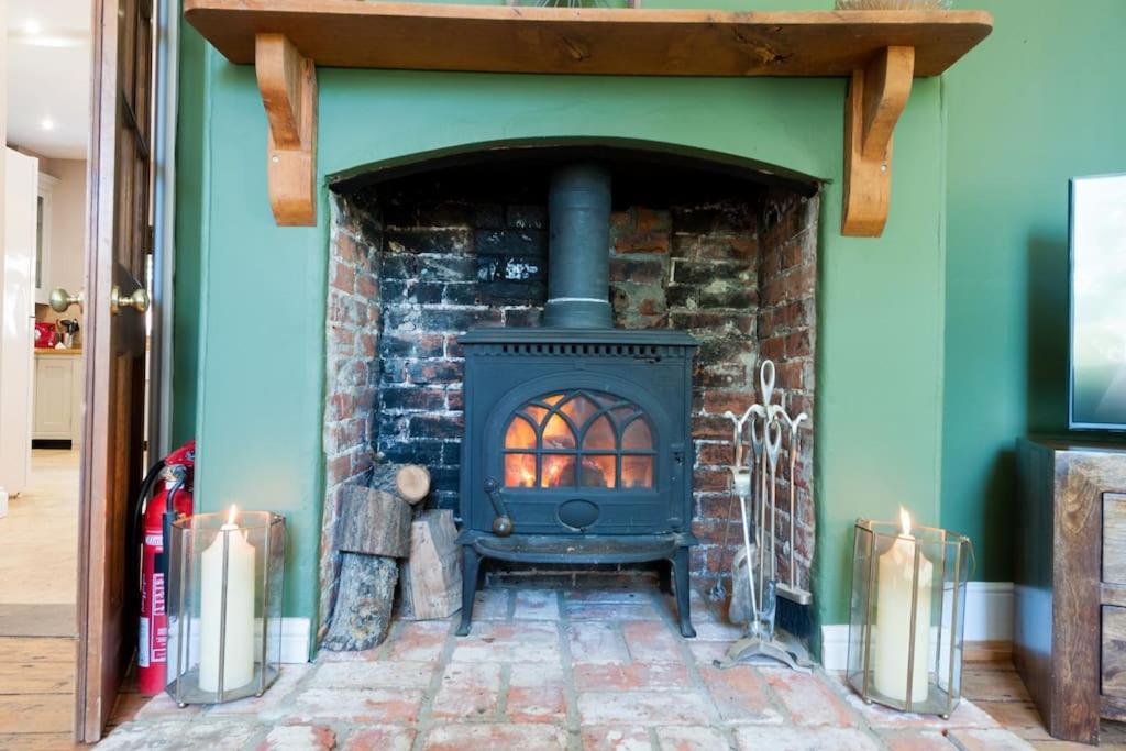 Firs Sleeps 15 Stunning With Hot Tub Sudbourne