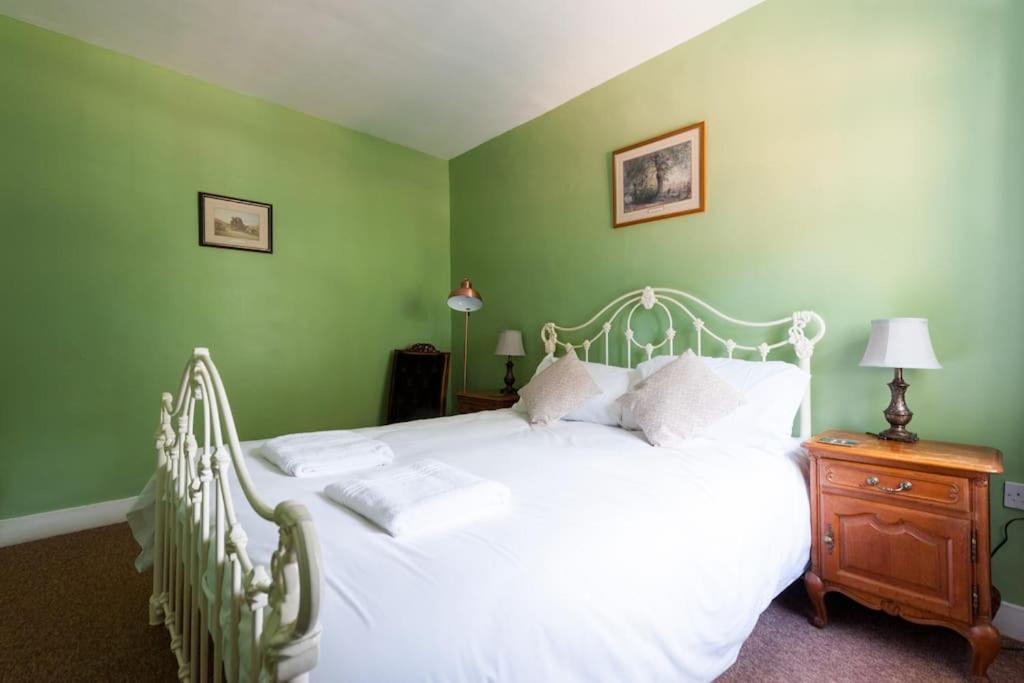 Firs Sleeps 15 Stunning With Hot Tub Holiday home Sudbourne