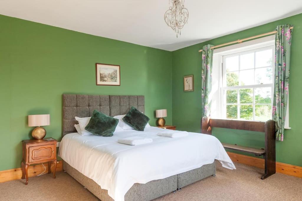 Firs Sleeps 15 Stunning With Hot Tub Holiday home