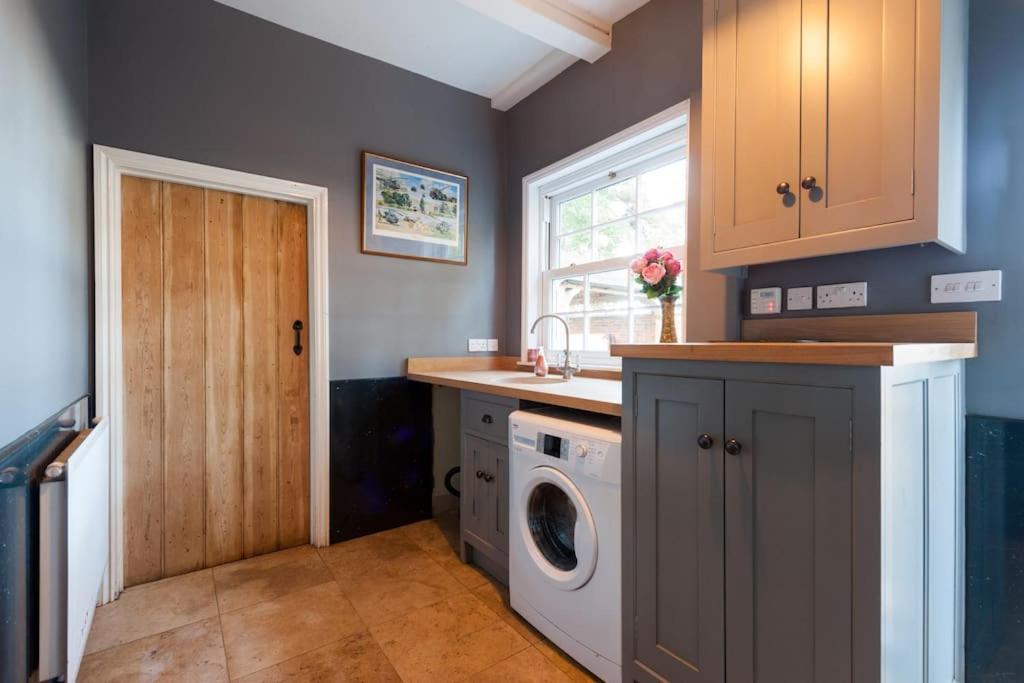 Firs Sleeps 15 Stunning With Hot Tub * Sudbourne