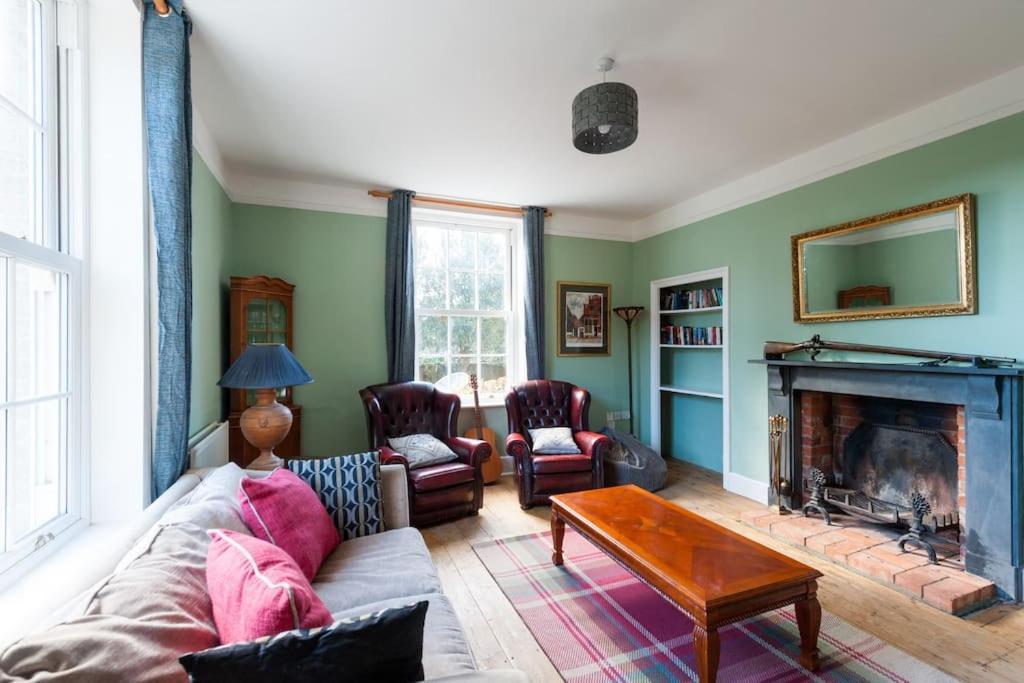 Firs Sleeps 15 Stunning With Hot Tub Holiday home Sudbourne