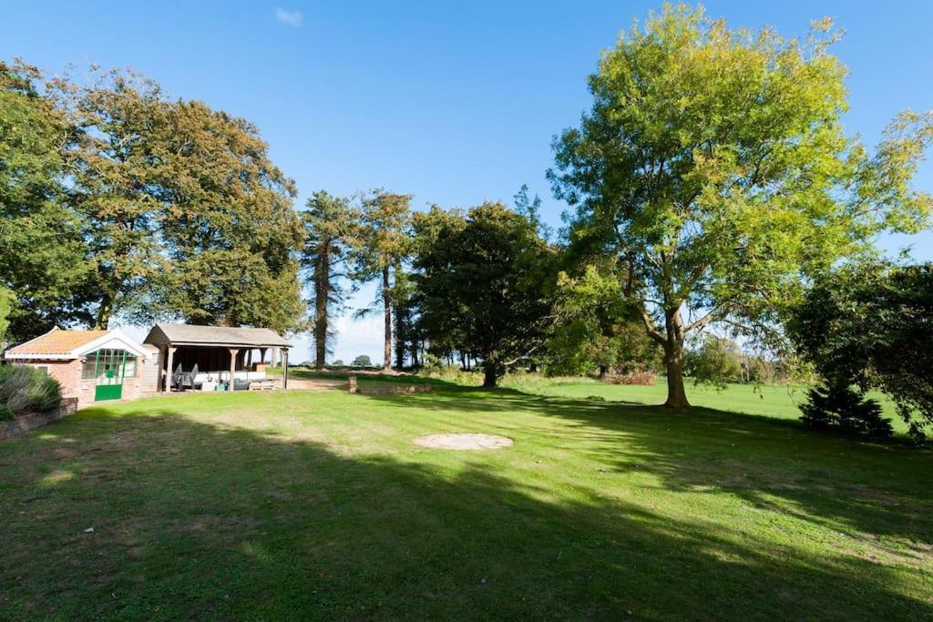 Firs Sleeps 15 Stunning With Hot Tub Holiday home Sudbourne