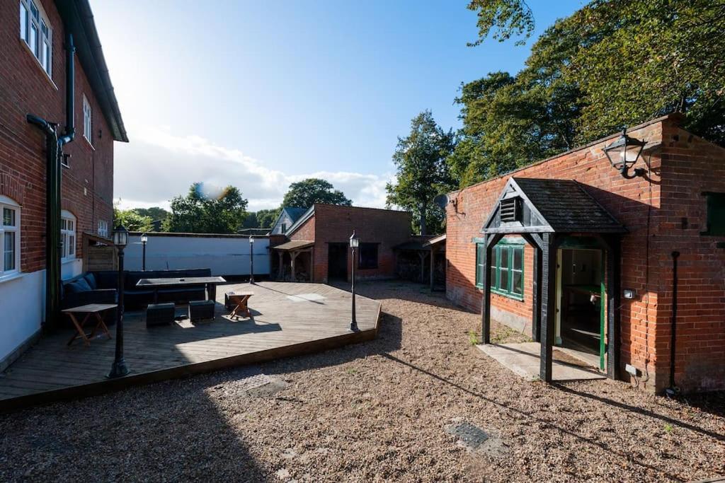 Firs Sleeps 15 Stunning With Hot Tub Holiday home