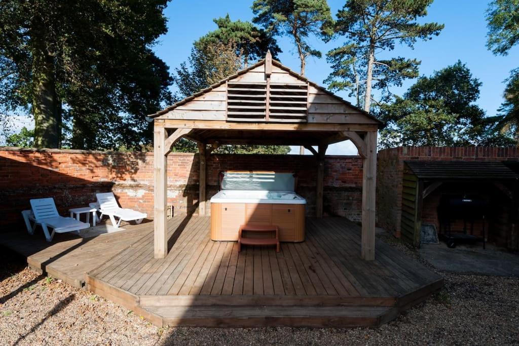 Firs Sleeps 15 Stunning With Hot Tub Holiday home *
